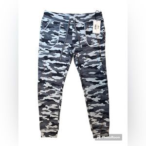 Gray Camo Unwind Jogger ZYIA NWT XXL